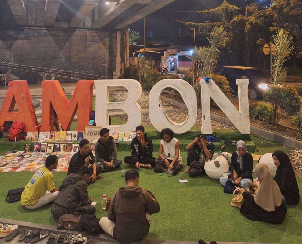 Gelar Lapak Bacarita, Ini Urgensi Literasi Di Desa Manipa Dan Buano