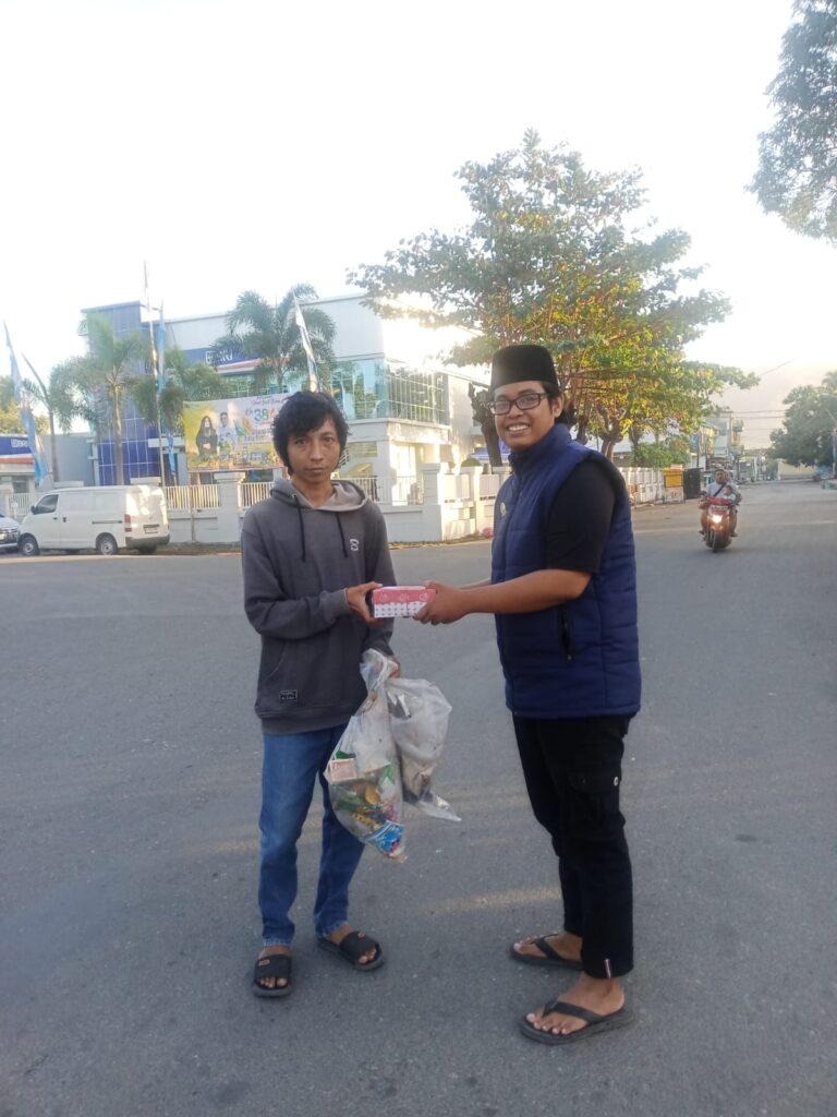 Pengurus Daerah KAMMI Bima Berbagi Berkah Jumat