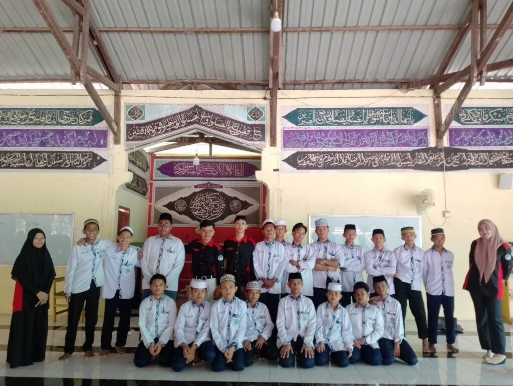 Mahasiswa PPL BPI UINAM dan KUA Kecamatan Paleteang Gelar Edukasi Remaja di Ponpes IUJ Lerang Lerang Pinrang