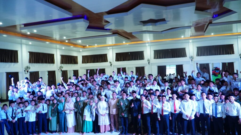 Kolaborasi Dengan PPM Al-Fityan Gowa, Gerakan Teater Masuk Pesantren Gelar Pertunjukan Seni Antibullying