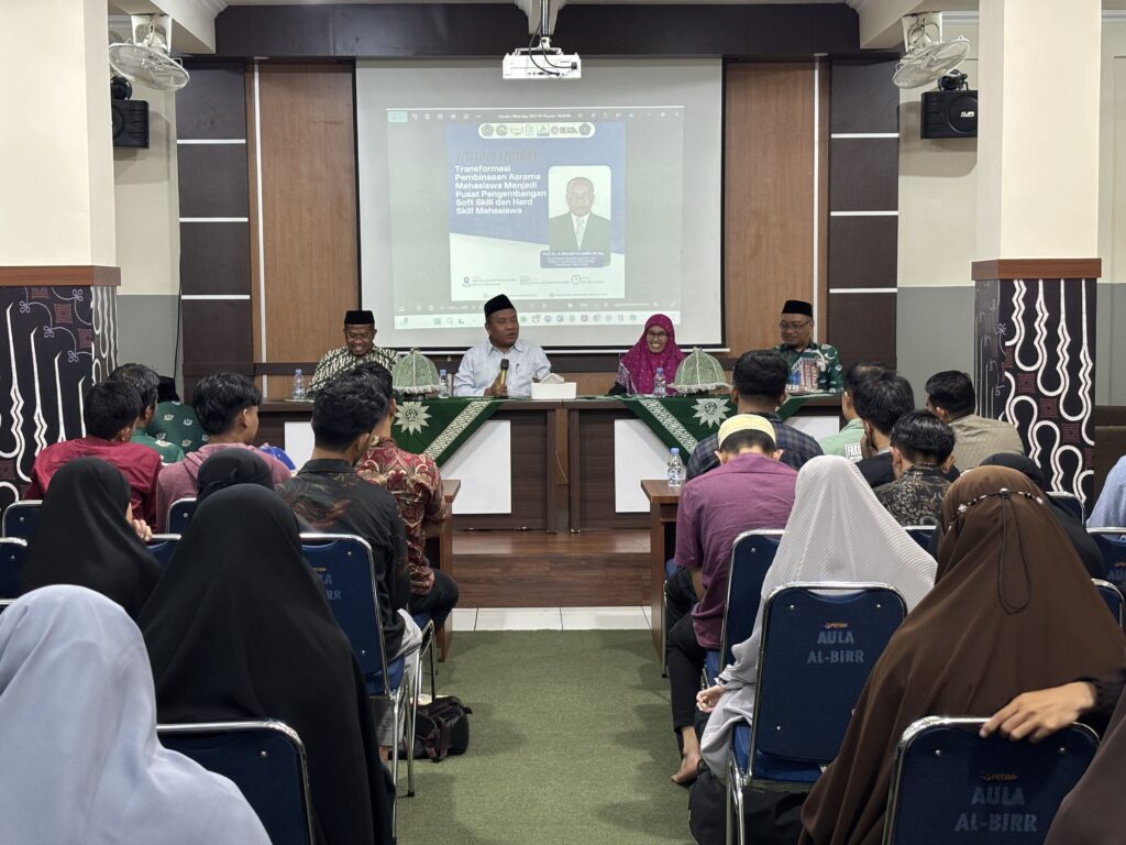 Prof. Ahmad Izzuddin Paparkan Transformasi Pembinaan Asrama di Unismuh Makassar