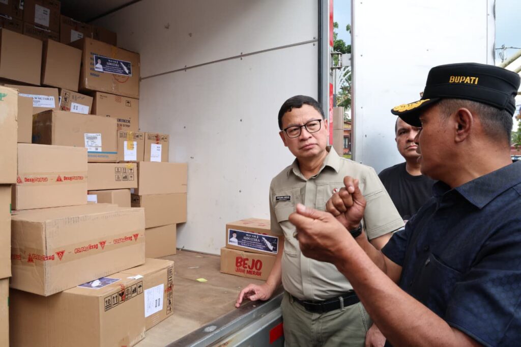 Taruna Ikrar Bekerja Senyap Sebagai Saudara di Padang, Tanam Pohon, Dirikan Posko BPOM Peduli, dan Pastikan Stok Obat Instalasi Farmasi Aman