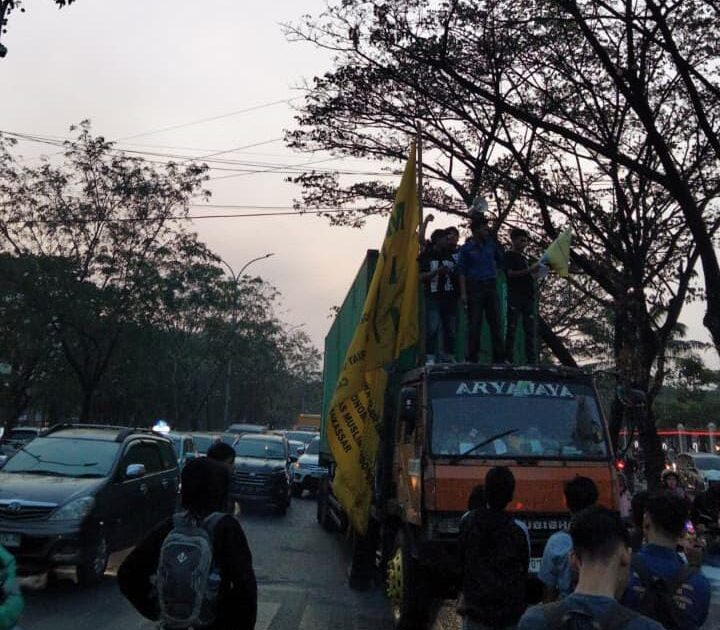 PMII Rayon Ekonomi UMI Turun ke Jalan, Evaluasi Kepemimpinan Prabowo-Gibran